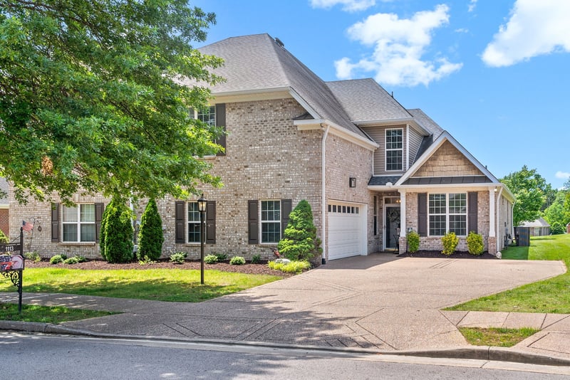 1113 Chickadee Cir, Hermitage, TN 37076