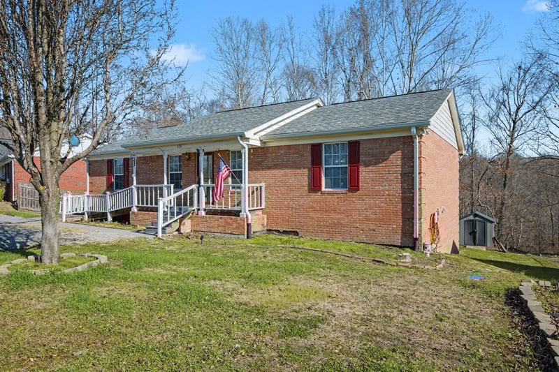 424 Eisenhower Dr, Ashland City, TN 37015