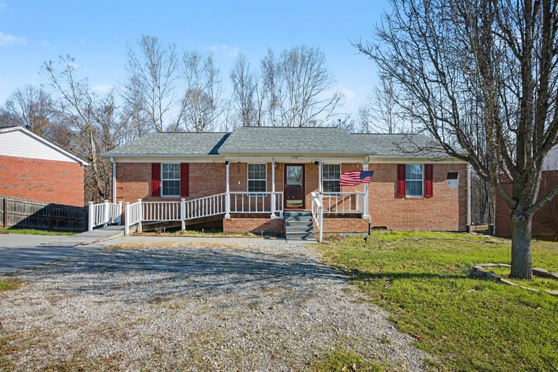 424 Eisenhower Dr, Ashland City, TN 37015