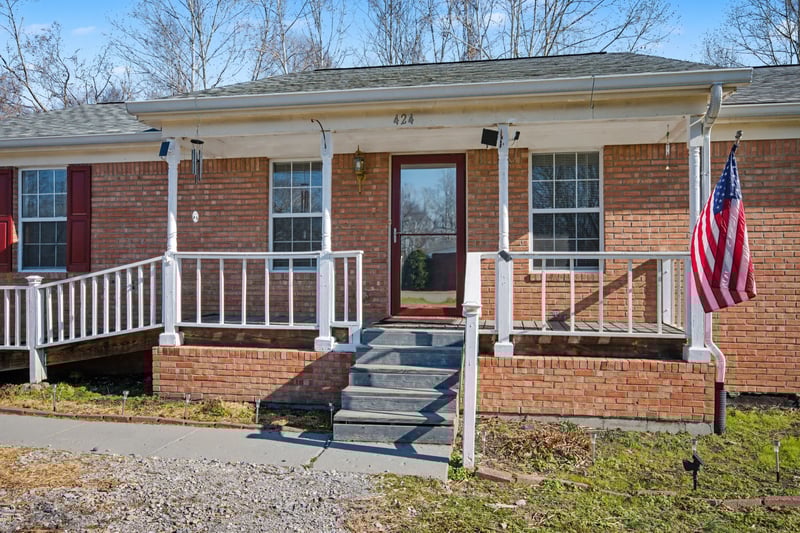 424 Eisenhower Dr, Ashland City, TN 37015