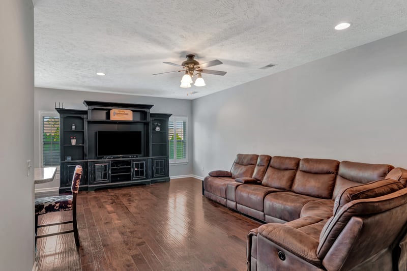 493 Callie Ave, Gallatin, TN 37066