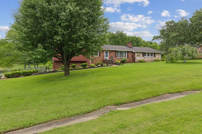 2049 Graceland Dr, Goodlettsville, TN 37072