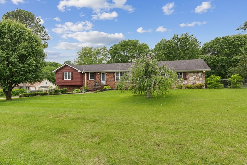 2049 Graceland Dr, Goodlettsville, TN 37072