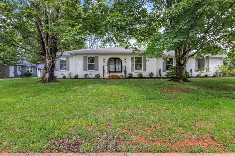 2302 Surrey Dr, Murfreesboro, TN 37129