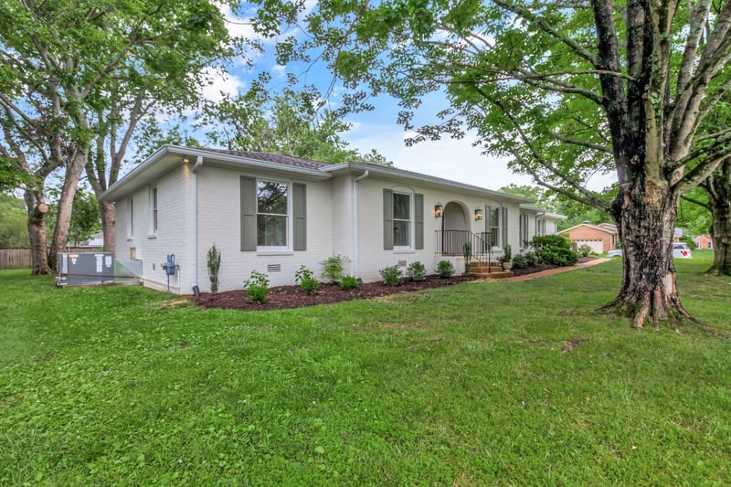 2302 Surrey Dr, Murfreesboro, TN 37129