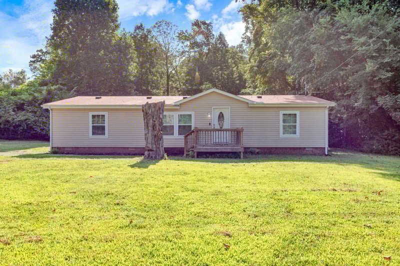 145 Bishop Ln, Burns, TN 37029