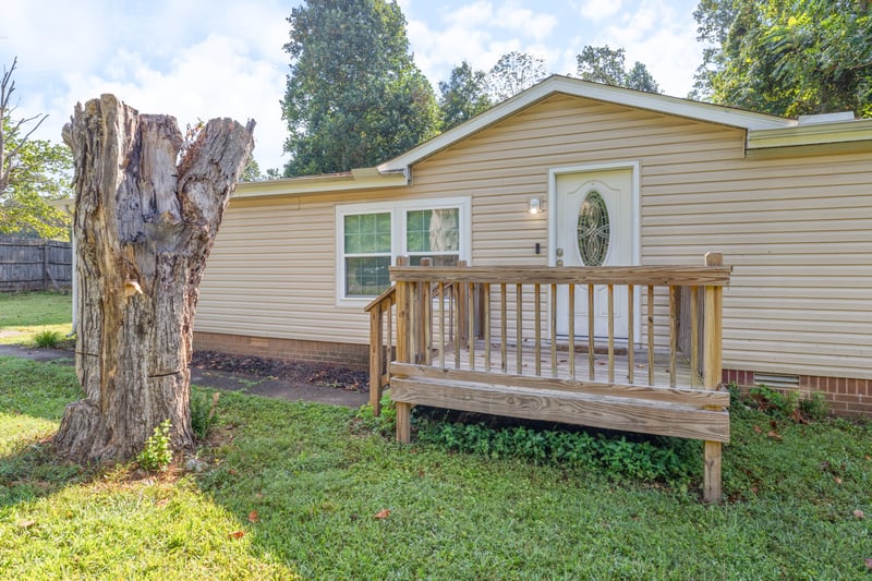 145 Bishop Ln, Burns, TN 37029