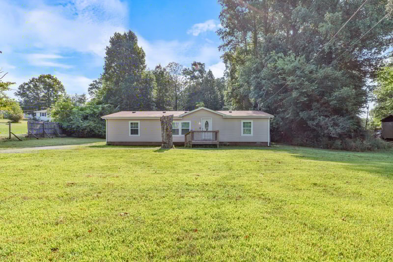 145 Bishop Ln, Burns, TN 37029