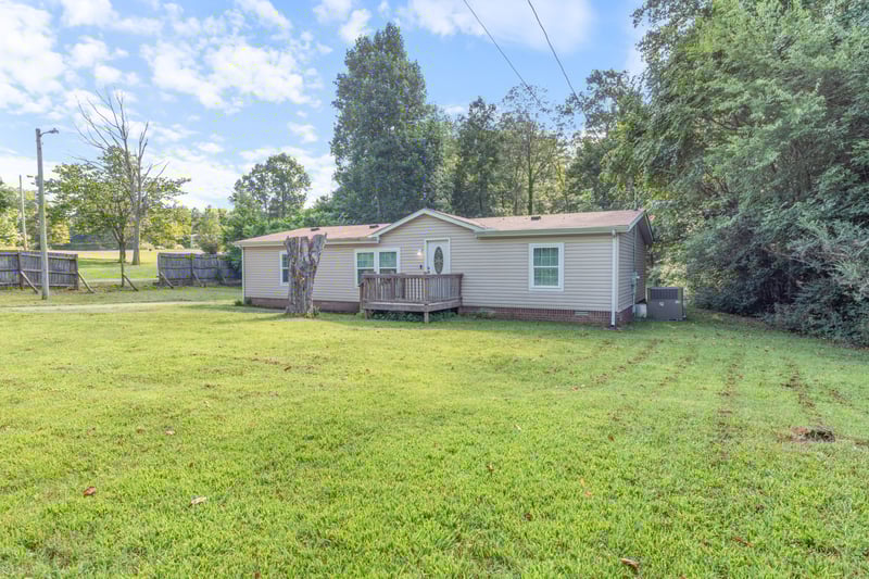 145 Bishop Ln, Burns, TN 37029