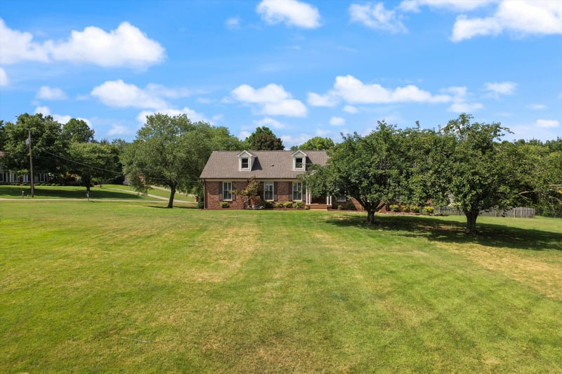 100 Sioux Ct, Hendersonville, TN 37075