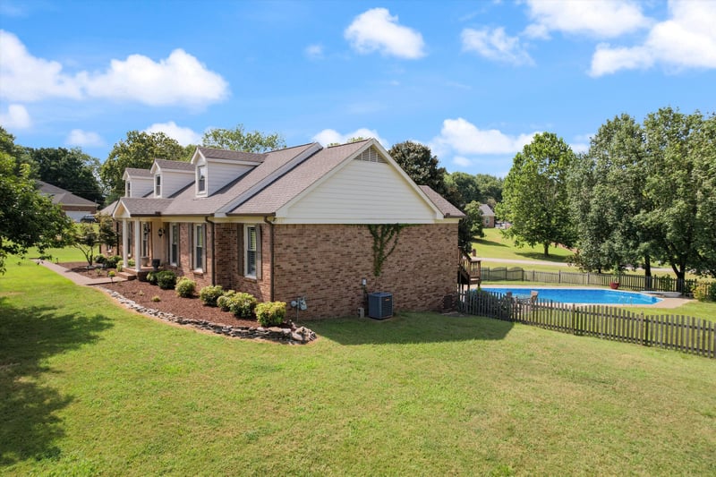 100 Sioux Ct, Hendersonville, TN 37075