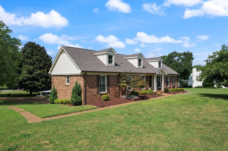 100 Sioux Ct, Hendersonville, TN 37075