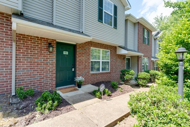 104 Waterview Dr, Hendersonville, TN 37075