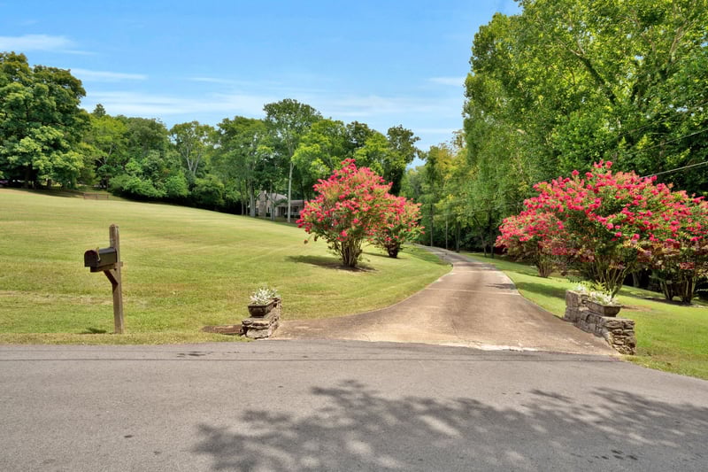 1057 Hillview Dr, Hendersonville, TN 37075