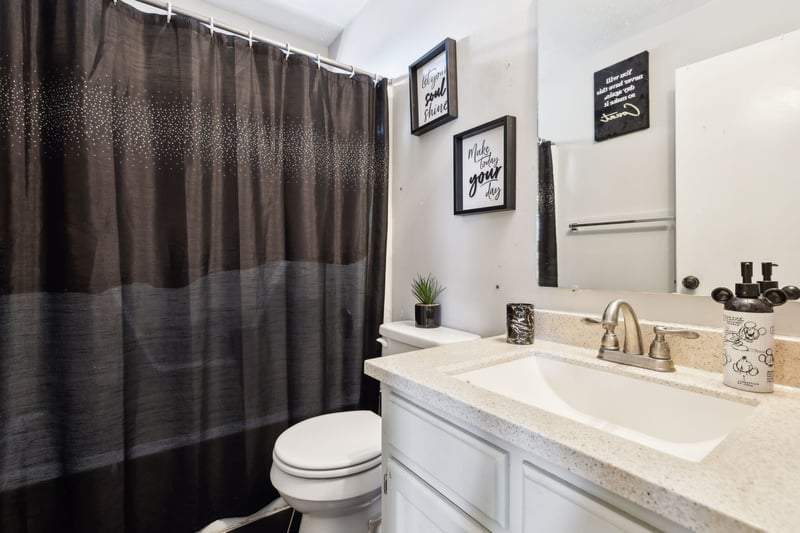 4062 Farmingham Woods Dr, Hermitage, TN 37076