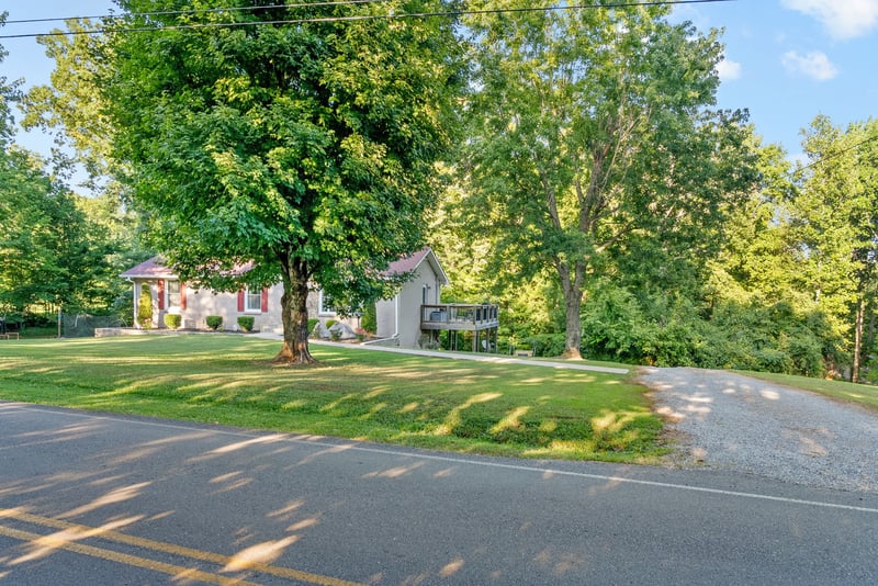 1001 Issac Clifton Rd, Chapmansboro, TN 37035