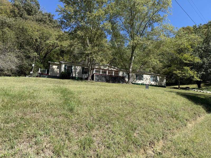 33 Nascar Ln, Pleasant Shade, TN 37145