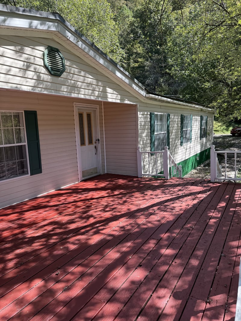 33 Nascar Ln, Pleasant Shade, TN 37145