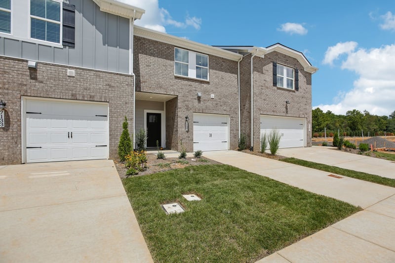 7137 Cedarcrest Ln, Fairview, TN 37062