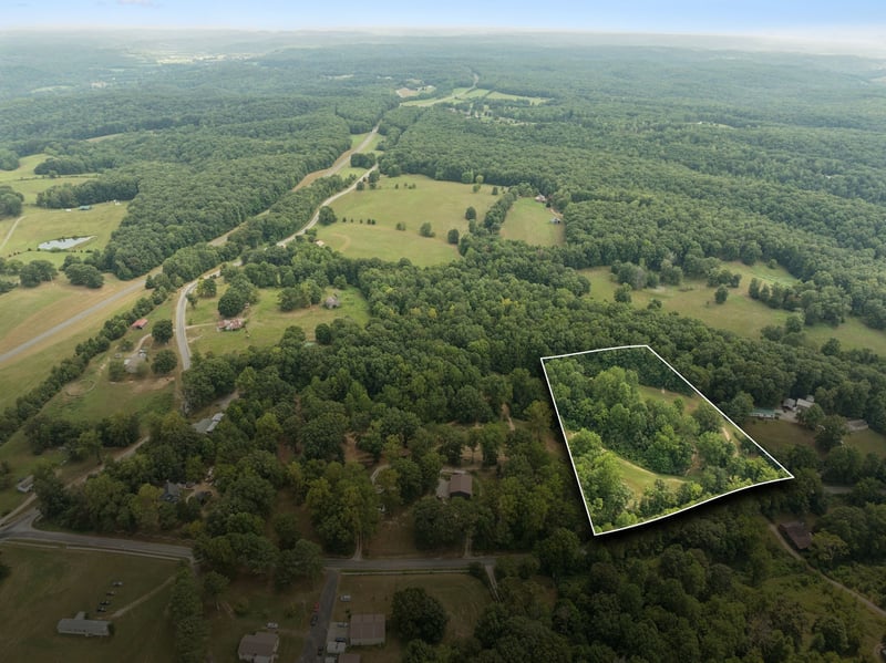 2 Dog Creek Rd, Primm Springs, TN 38476