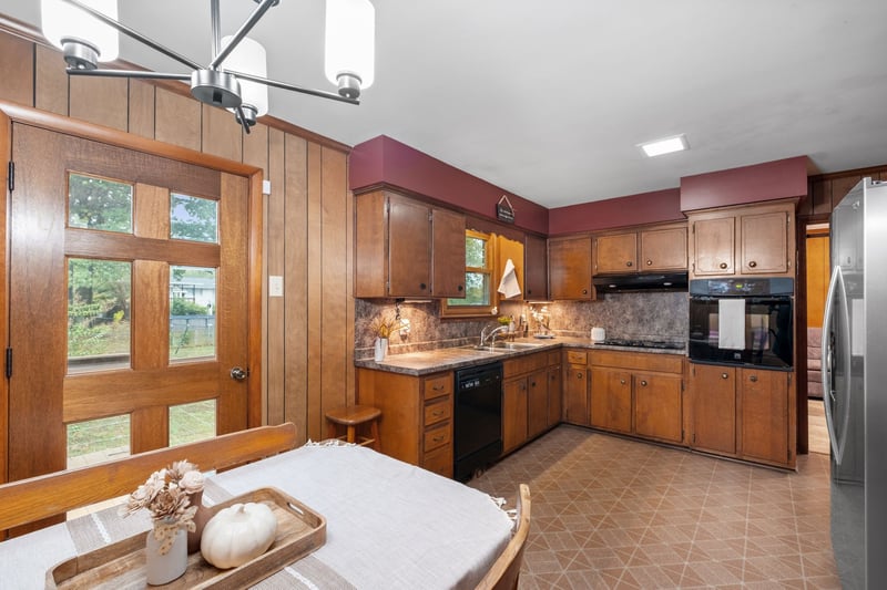 521 Columbus Dr, Hermitage, TN 37076