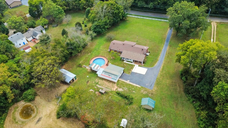 1810 Old Clarksville Pike, Chapmansboro, TN 37035