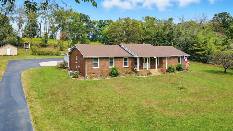1810 Old Clarksville Pike, Chapmansboro, TN 37035