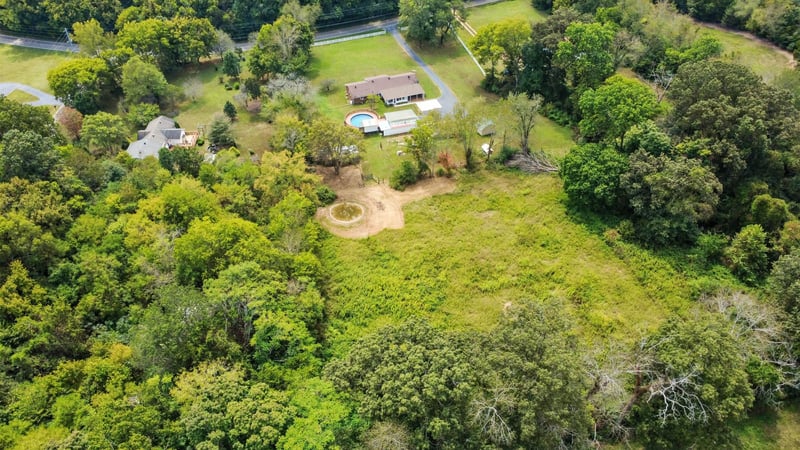 1810 Old Clarksville Pike, Chapmansboro, TN 37035