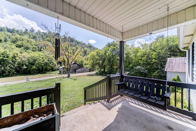 147 Sloan Branch Rd, Pleasant Shade, TN 37145