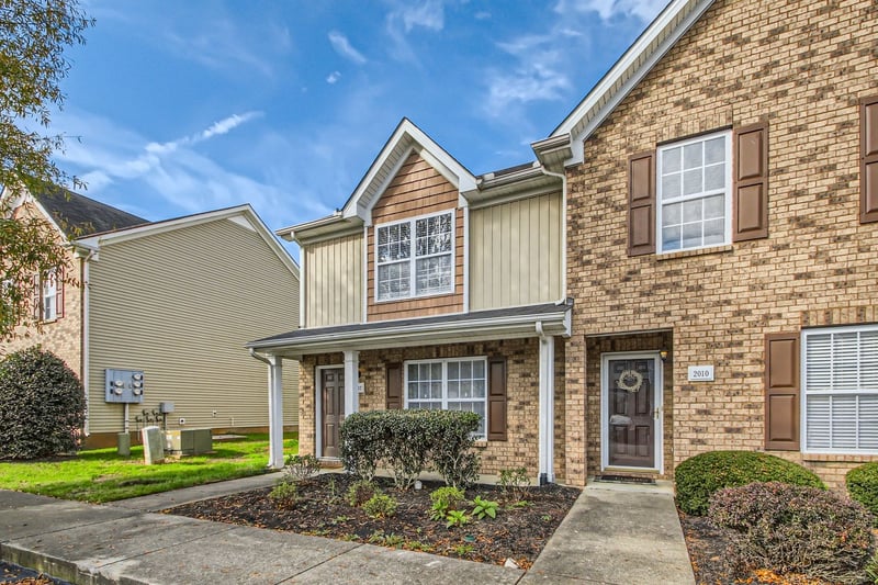 2012 Victory Gallop Ln, Murfreesboro, TN 37128