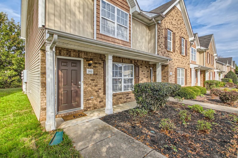 2012 Victory Gallop Ln, Murfreesboro, TN 37128
