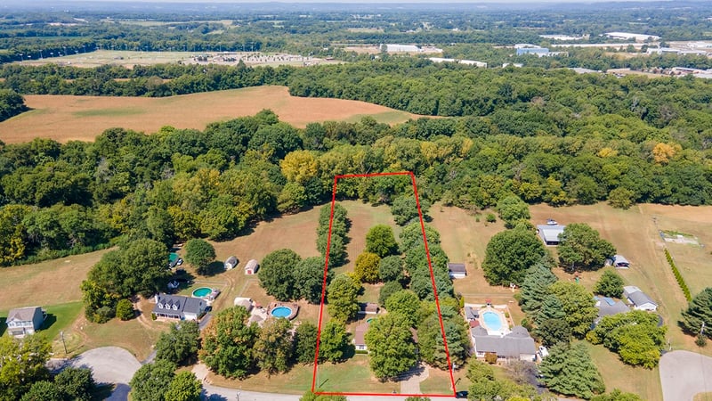 327 Stonewall Dr, Columbia, TN 38401