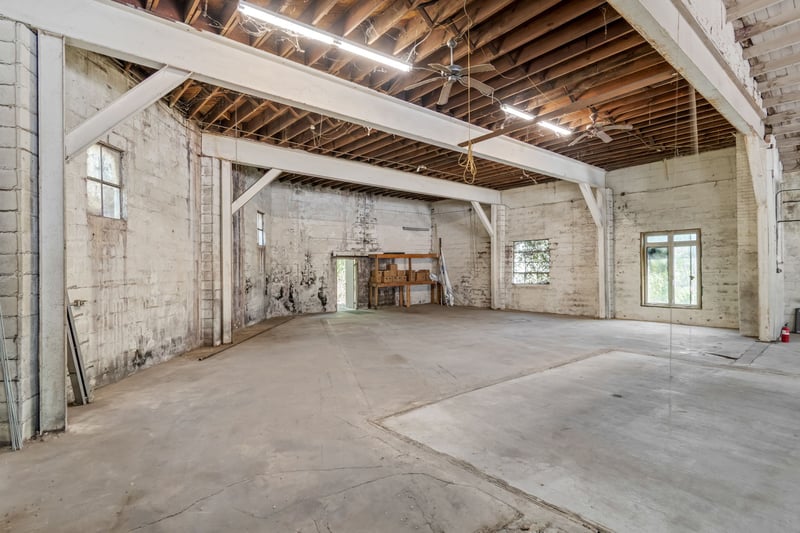 105 E 5th St, Columbia, TN 38401