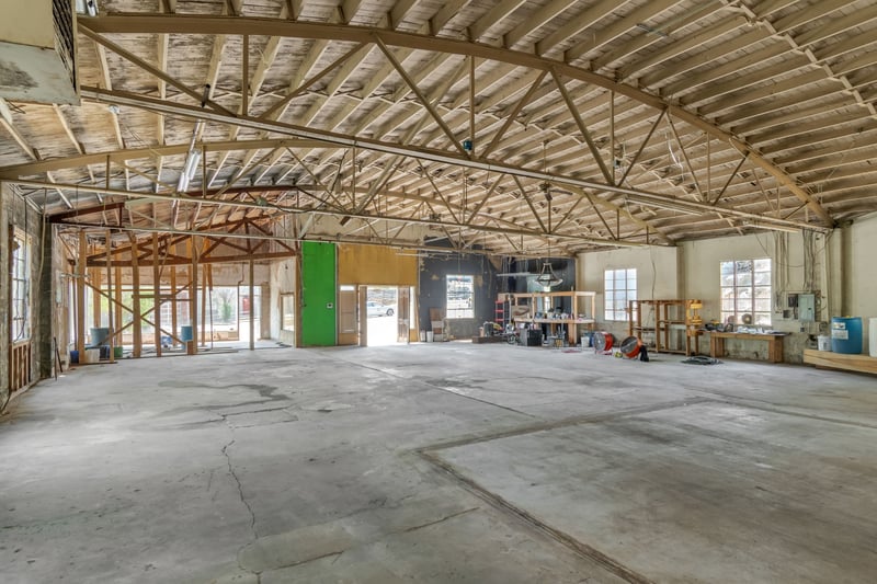 105 E 5th St, Columbia, TN 38401