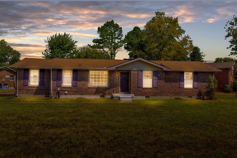 100 Southburn Dr, Hendersonville, TN 37075