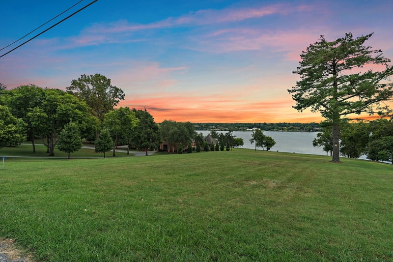 157 Cumberland Dr, Hendersonville, TN 37075