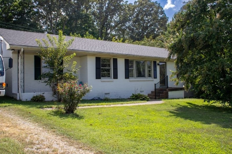 401 S Pawnee Dr, Springfield, TN 37172