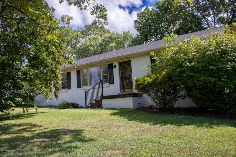 401 S Pawnee Dr, Springfield, TN 37172