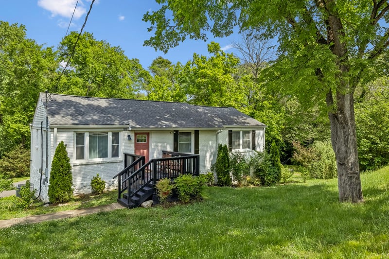 300 Finley Dr, Nashville, TN 37217