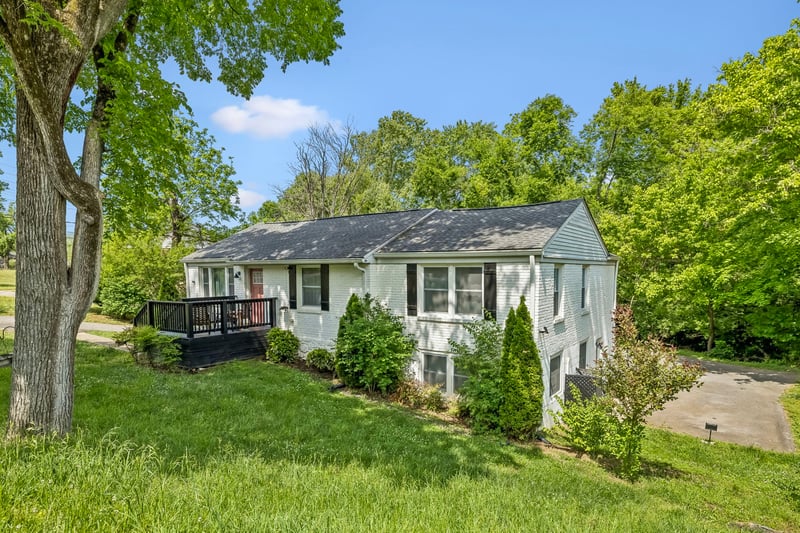 300 Finley Dr, Nashville, TN 37217