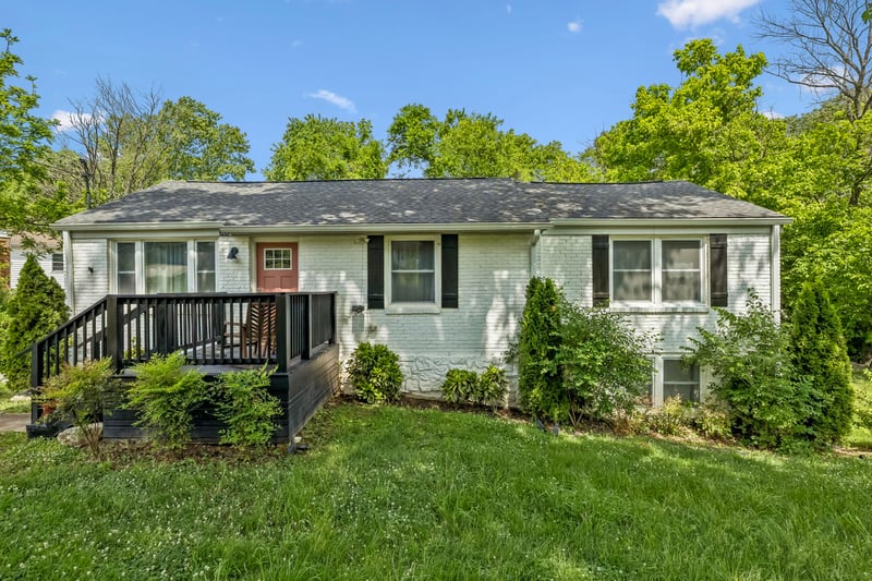 300 Finley Dr, Nashville, TN 37217