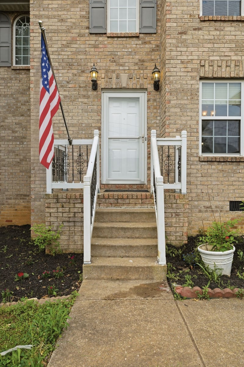 233 Briarcotes Cir, La Vergne, TN 37086