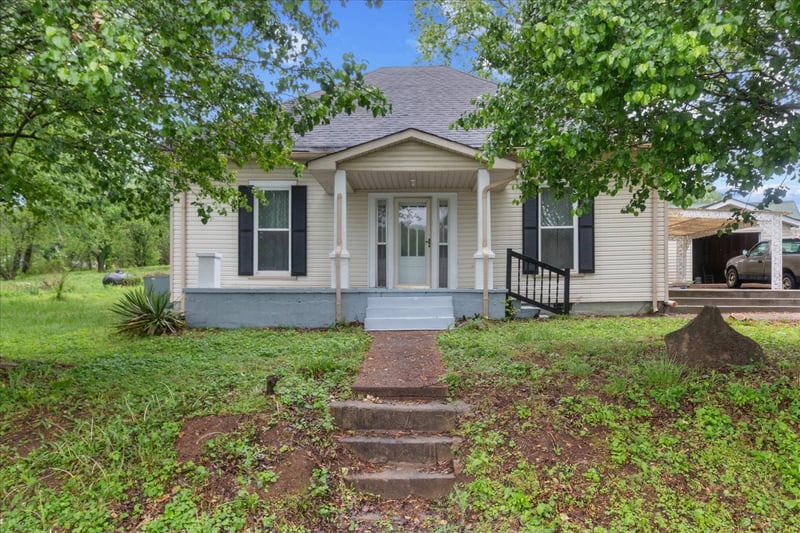 1049 Depot St, Culleoka, TN 38451