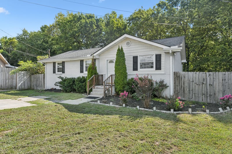 300 Monaco Dr, Hermitage, TN 37076