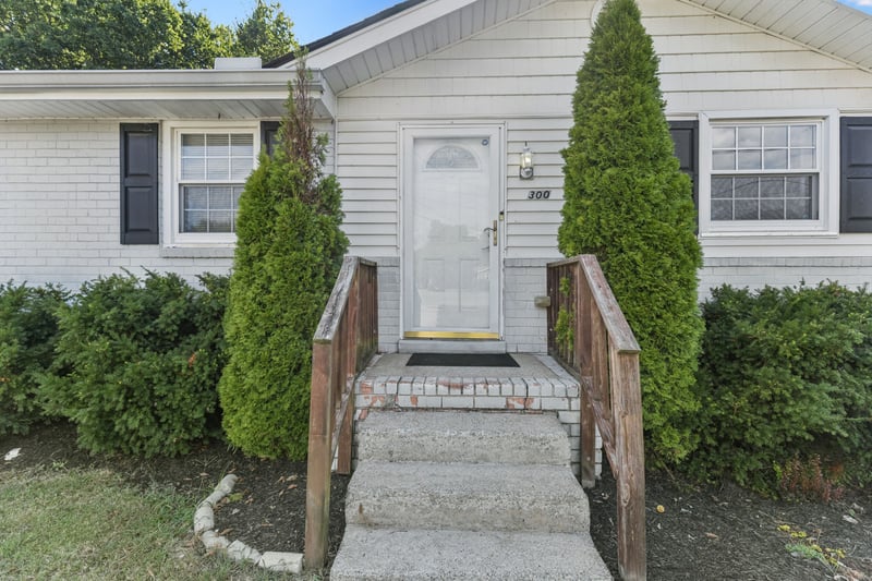 300 Monaco Dr, Hermitage, TN 37076