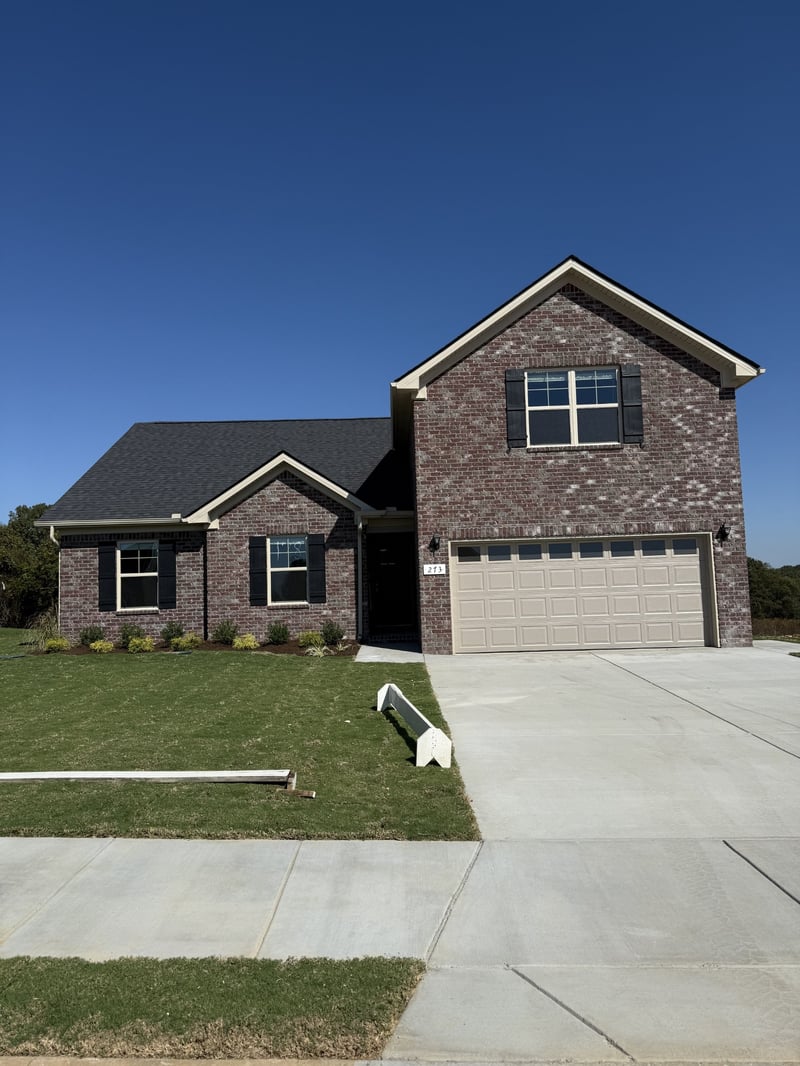 273 Streamflow Dr, Ashland City, TN 37015