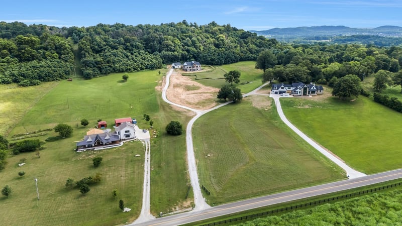 1907 Sedberry Rd, Thompsons Station, TN 37179