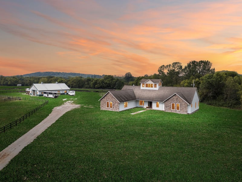 4376 Trousdale Ln, Columbia, TN 38401