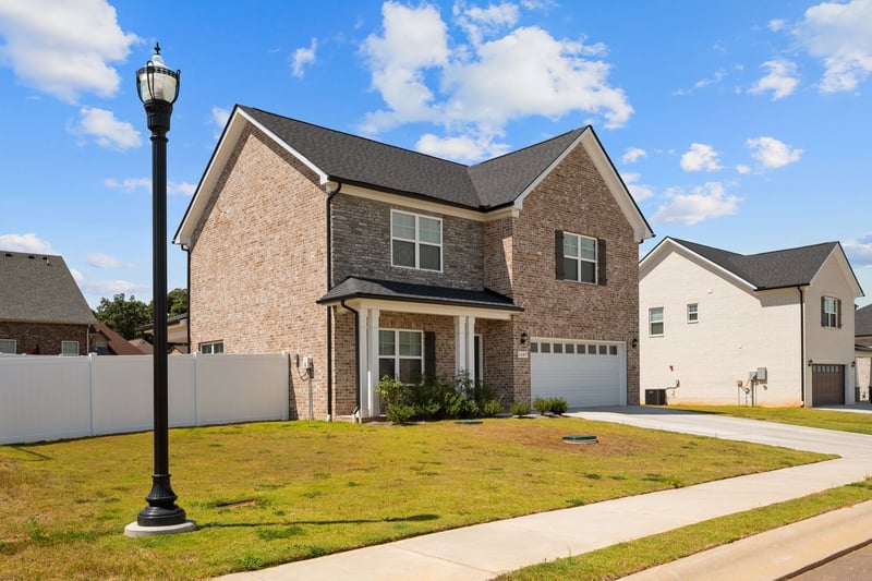 1087 Amber Hills Dr, Ashland City, TN 37015