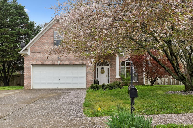 2165 Loudenslager Dr, Thompsons Station, TN 37179